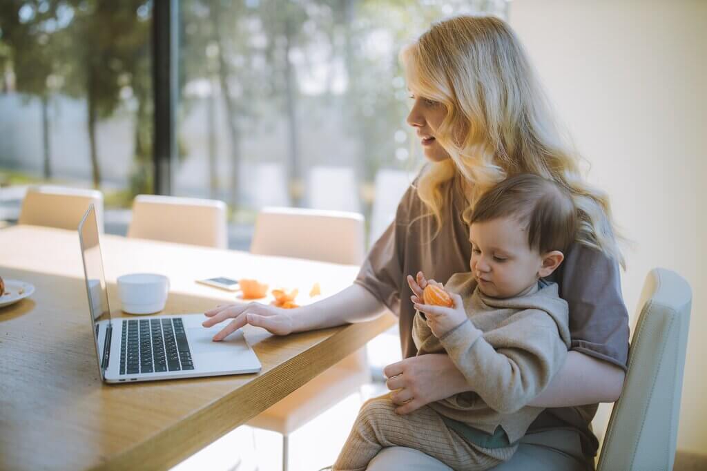 7 REASONS A STAY AT HOME MOM CAN ACHIEVE IMMEASURABLE SUCCESS ONLINE
