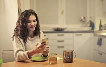 13 Stress-Free Nutrition Hacks for Women Who Work from Home